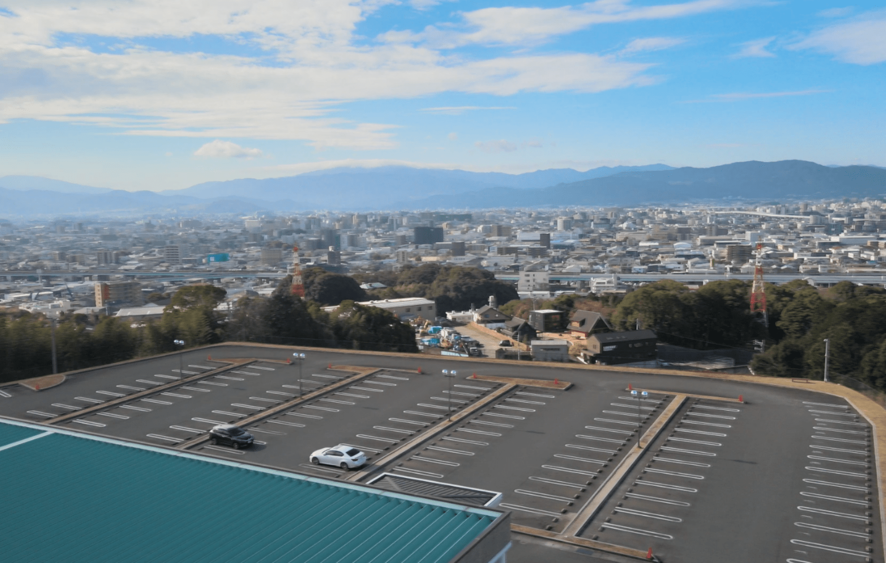 180代収容の大規模駐車場完備